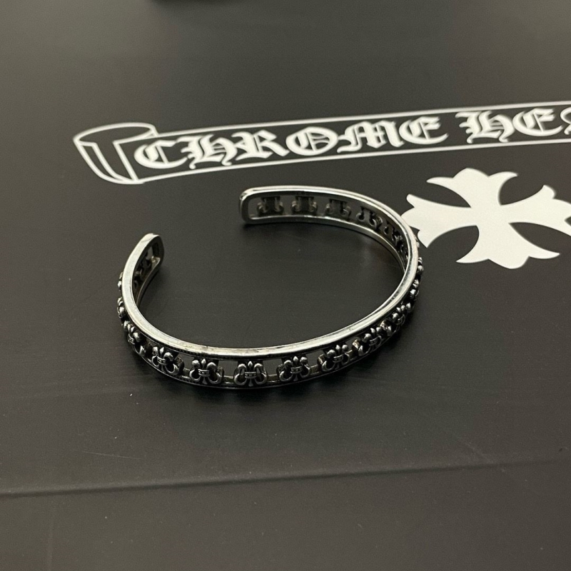 Ch*0me He**ts bracelets